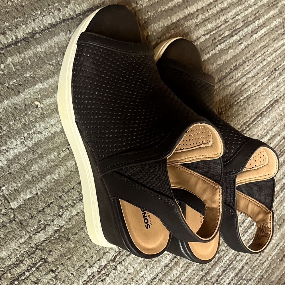 🌺 4 for $20.00 Sonoma goods for life black comfort platform sandal